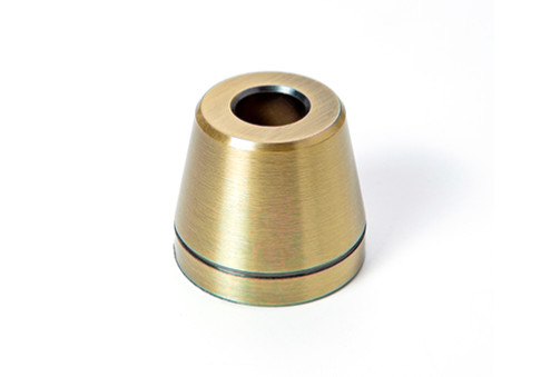 peças de latão escovado